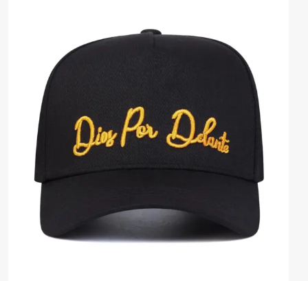 DIOS POR DELANTE-HAT