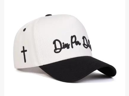 DIOS POR DELANTE-HAT